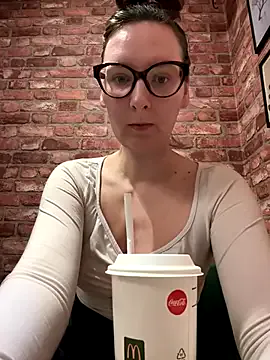 Offline The_Snowwhitee on StripChat