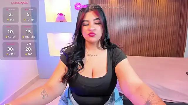 Freechat TianaGlow26 on StripChat