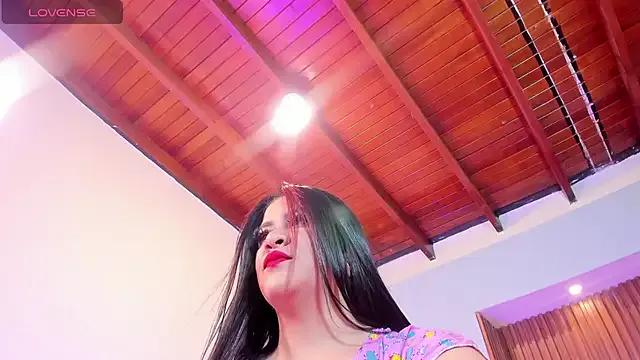 Freechat TianaGlow26 on StripChat