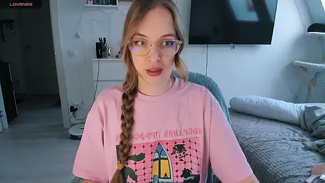 Offline violet_blue_eyes on StripChat