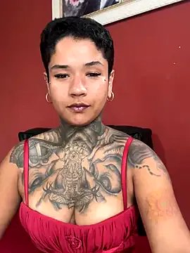 Freechat xbigpeach on StripChat