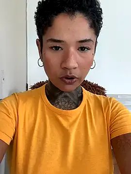 Freechat xbigpeach on StripChat