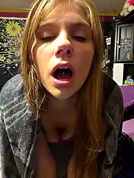 Freechat xXKnifeRiderXx on StripChat