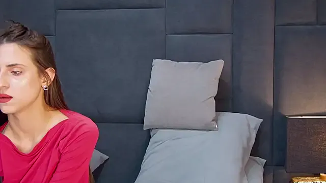 Freechat yourselenaa on StripChat