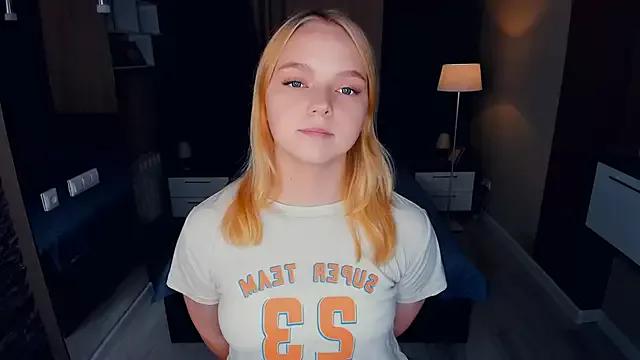 ZaraCreedon on StripChat 