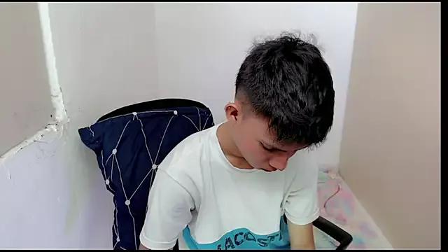 Alexxx_lov from StripChat is Freechat