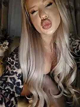AlmaGraceX from StripChat