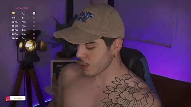 Arkaikomz from StripChat