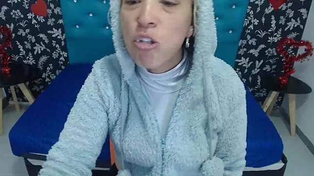BellaParis from StripChat