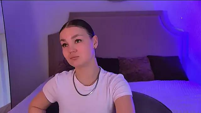 CarolineWilliams from StripChat is Freechat