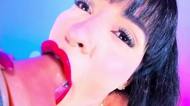 CharlootteEvans from StripChat is Freechat