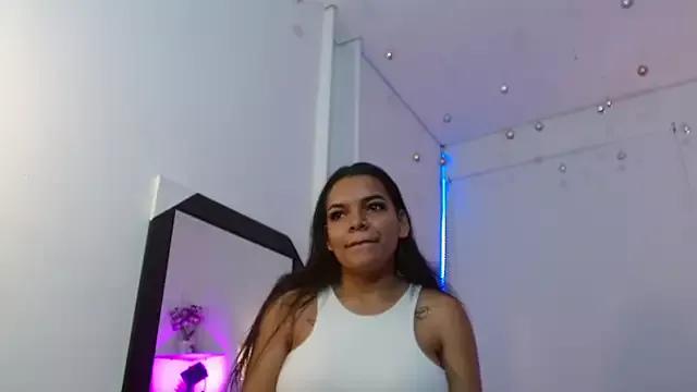 Chloee_Hott from StripChat is Freechat