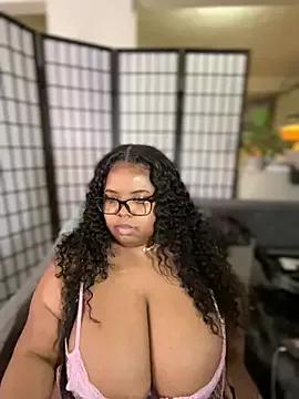 EbonyGoddessKira from StripChat is Freechat