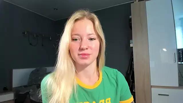 elisa__ from StripChat is Freechat