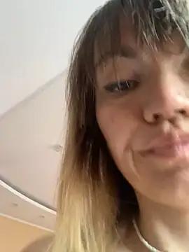 Ella_Pearlie from StripChat