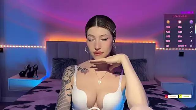 ellie_miu from StripChat is Freechat