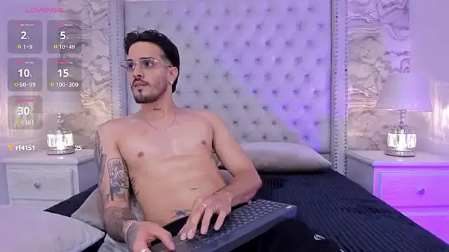 enzo_evans_ from StripChat is Freechat