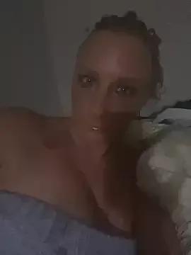 Everlyrose27 from StripChat is Freechat