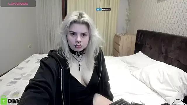 FancyGirlll from StripChat is Freechat
