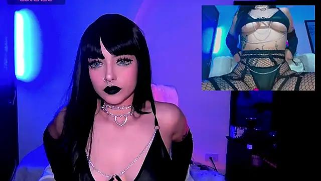 HollyDominic from StripChat
