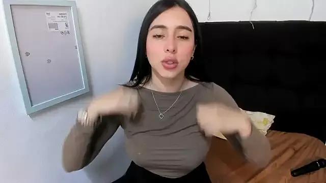 isabella_jade from StripChat is Freechat
