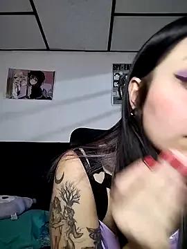 KARINNA__RAVEN from StripChat is Freechat