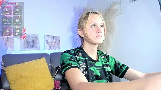 lana_bloonde from StripChat