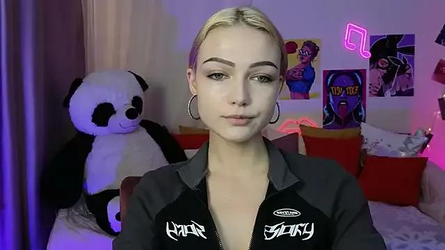 LinaLirian from StripChat is Freechat