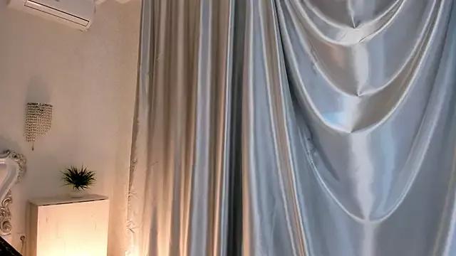 LucettaHewlett from StripChat is Freechat