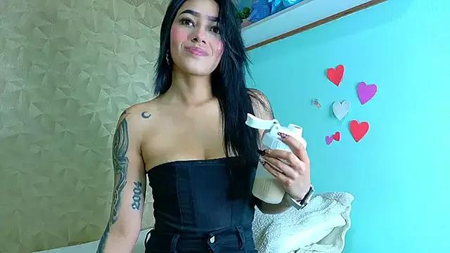 Luna-isa from StripChat is Freechat