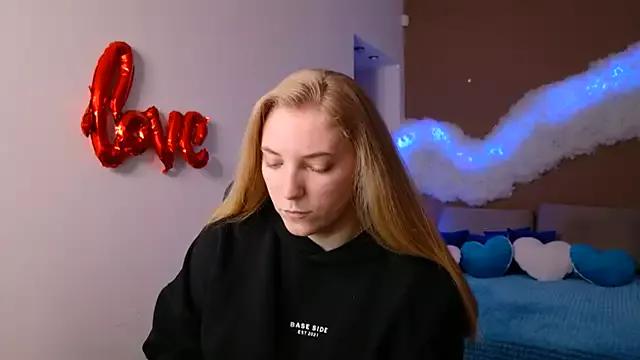 LunaSloan from StripChat is Freechat
