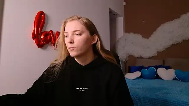 LunaSloan from StripChat is Freechat