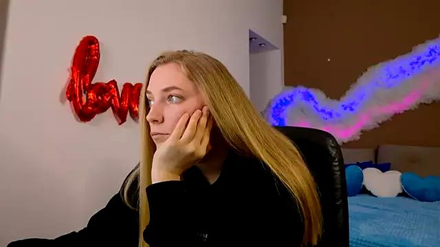 LunaSloan from StripChat is Freechat