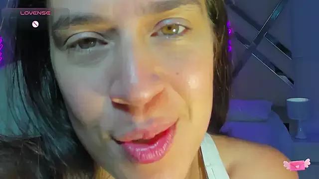 Lynda_Naughty from StripChat is Freechat