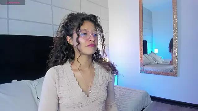 mac-sara from StripChat is Freechat