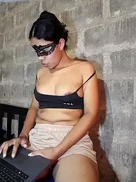 maddy29X from StripChat