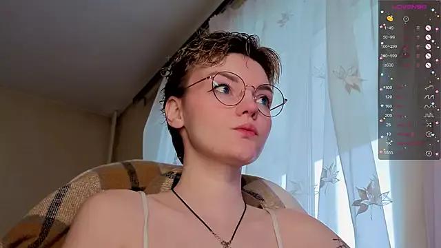 marilaaass from StripChat is Freechat