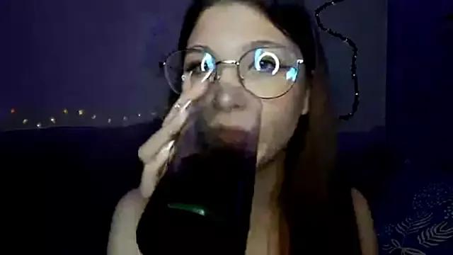 Photos of MiaamaLoveLyslt from StripChat is Freechat