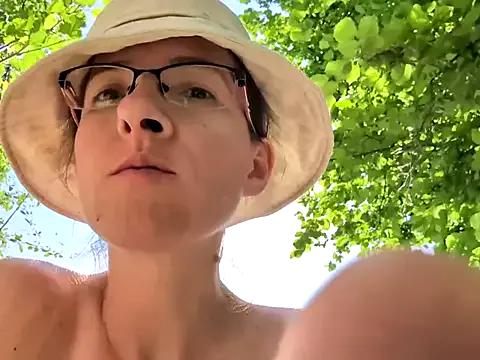 Milky_hairy_mommy from StripChat is Freechat