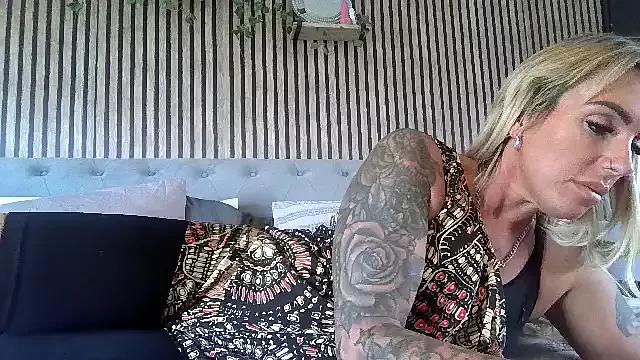 Photos of poppyinga1 from StripChat is Freechat