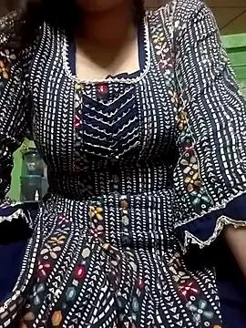 Queen-pari from StripChat is Freechat