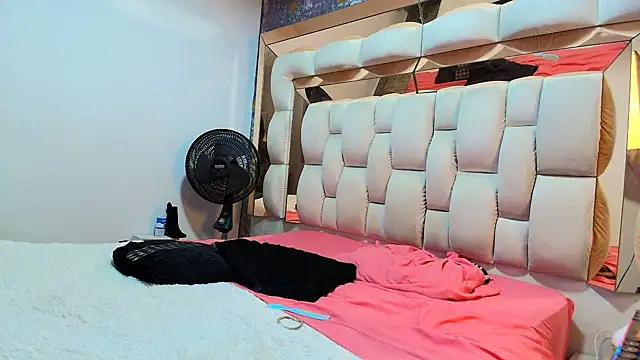 sara2520 from StripChat