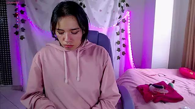 sophie_north from StripChat is Freechat