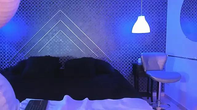 Sweeet_juicy from StripChat