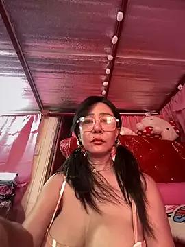 sweetieme from StripChat is Freechat
