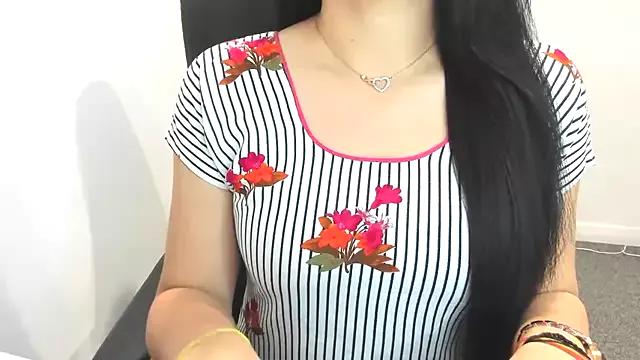 TheGoldenGirl from StripChat is Freechat