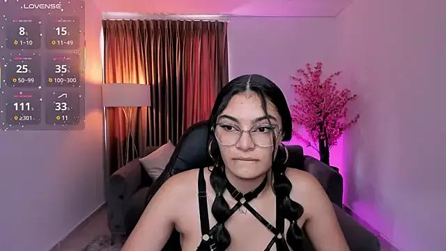 violet_aspen from StripChat is Freechat