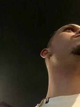 Vreis23 webcams show profile image 