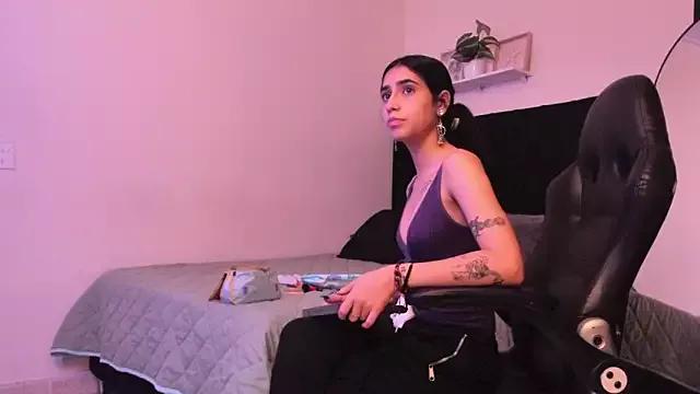 zhairabreezz from StripChat is Freechat